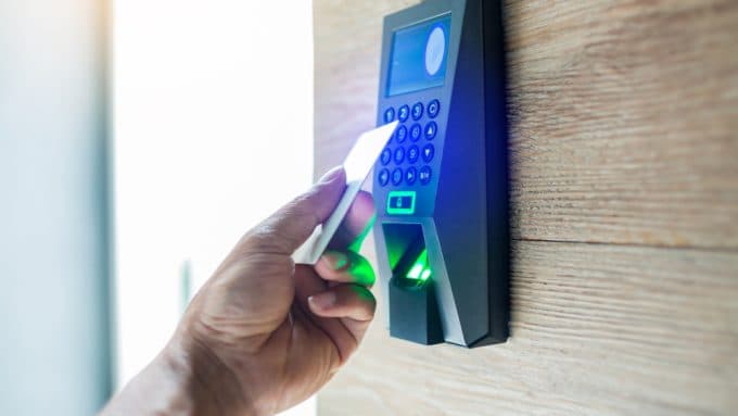 Electronic access control keycard for secure entry